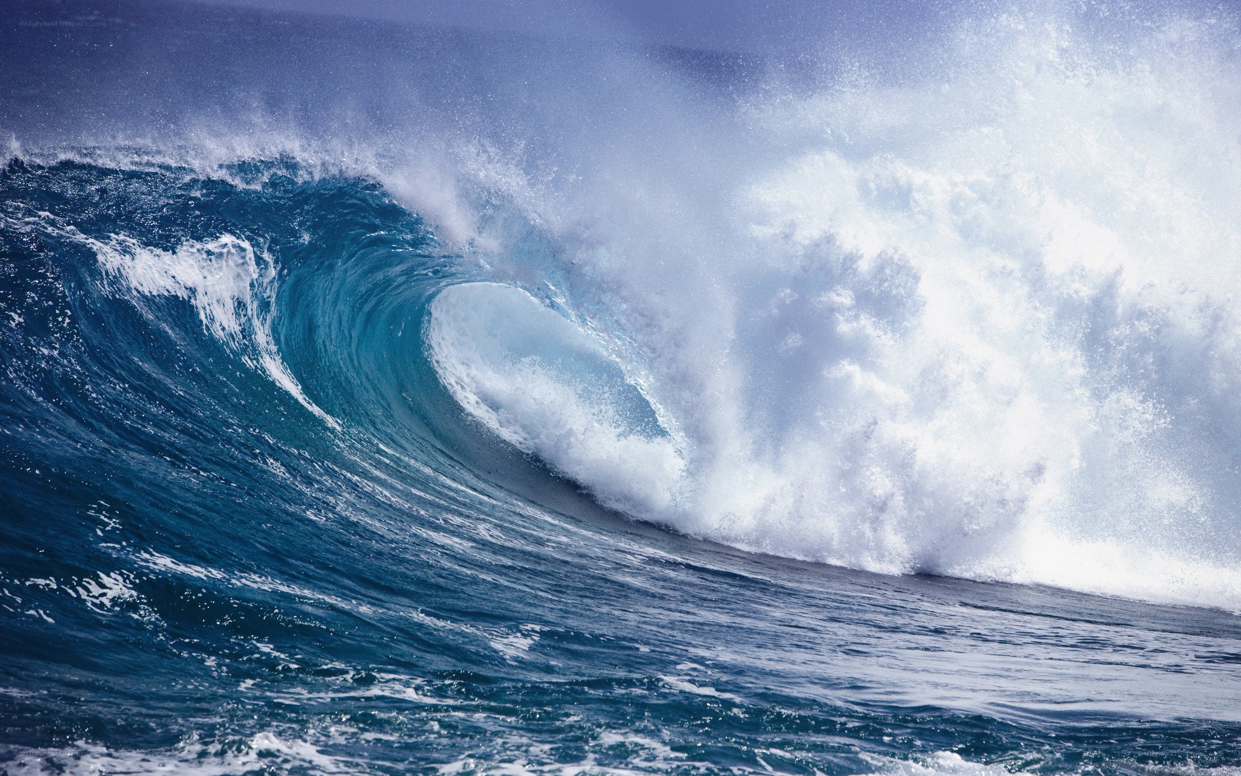 Powerful ocean wave crashing
