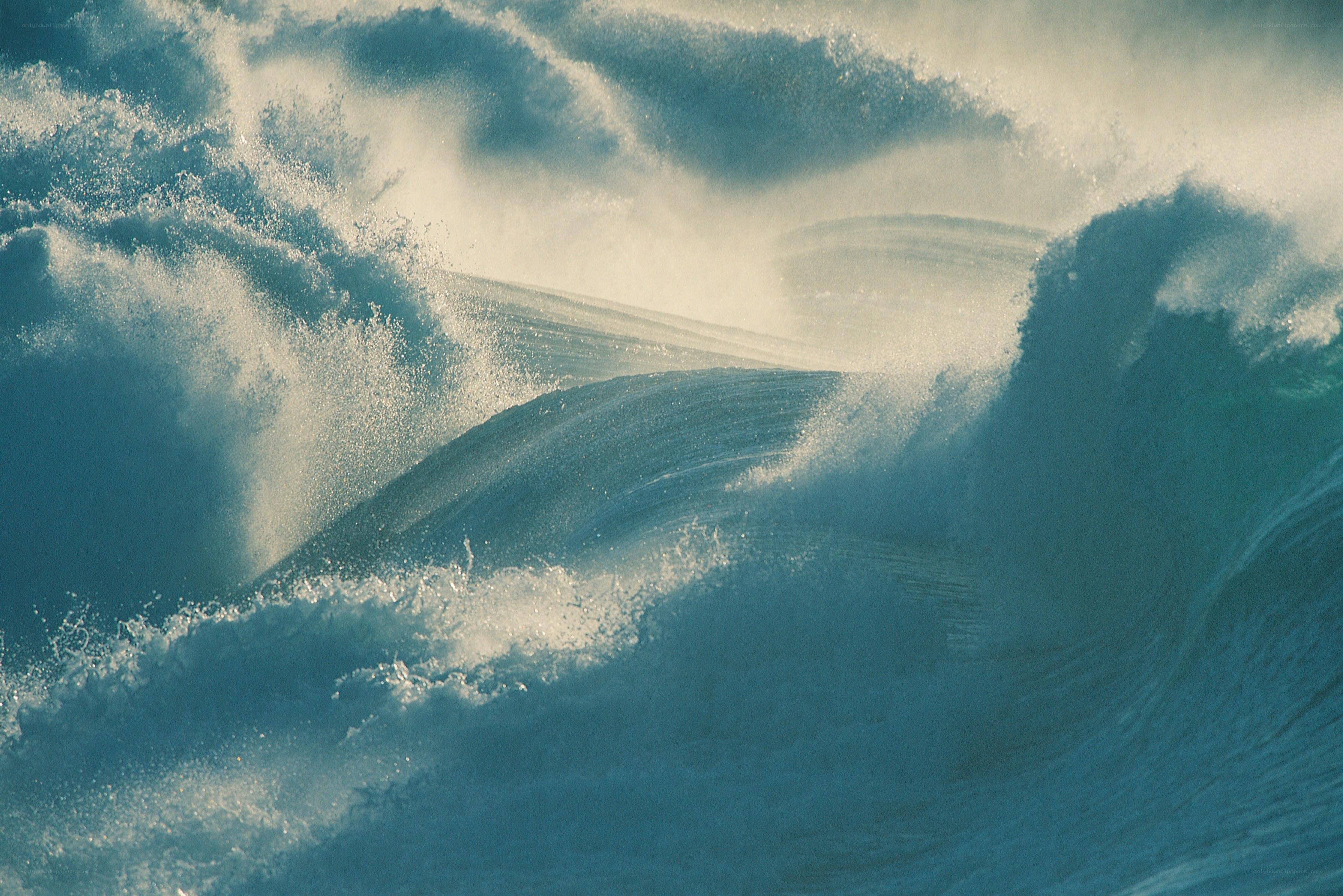 powerful ocean wave crashing