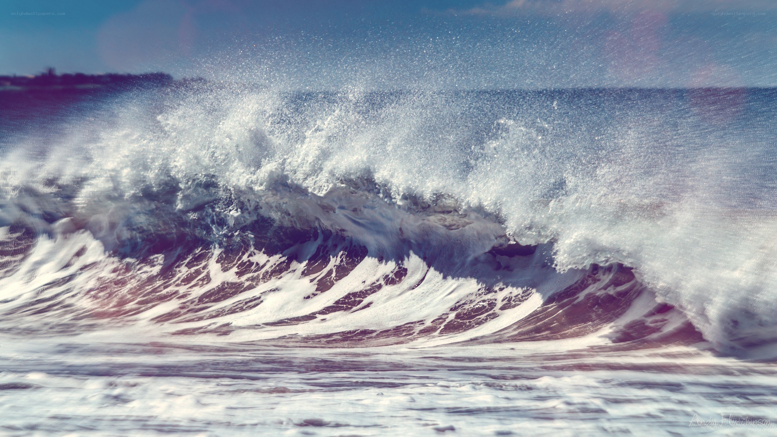 Powerful ocean wave crashing