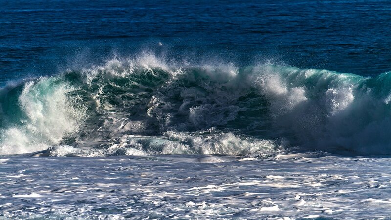 Powerful ocean wave crashing