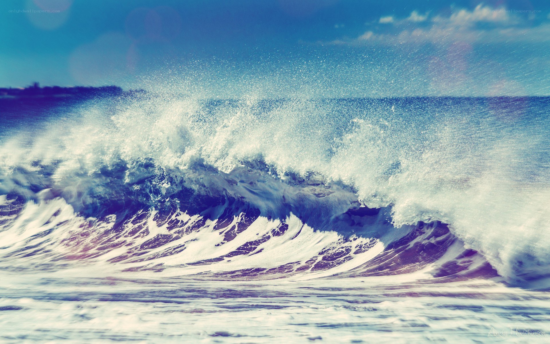 Powerful ocean wave crashing