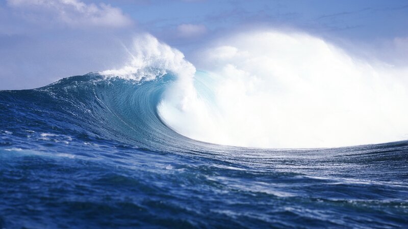 Powerful ocean wave crashing