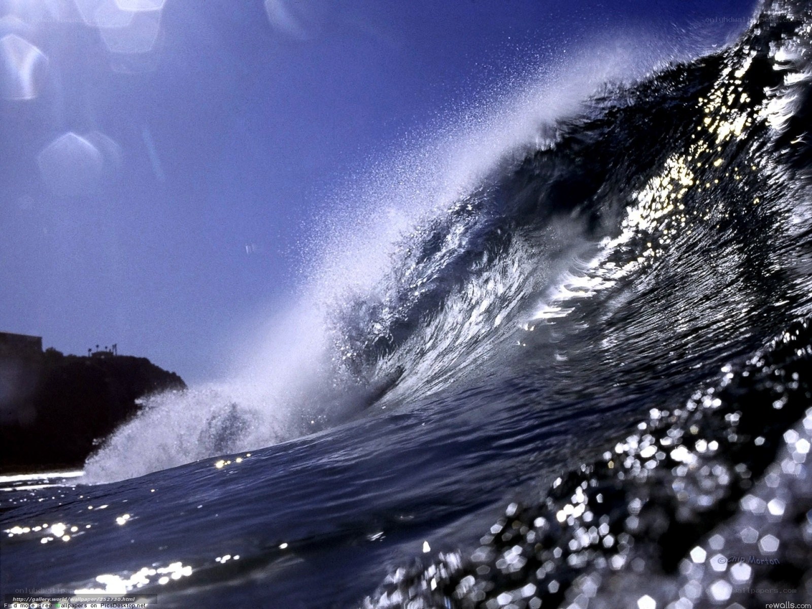 Powerful ocean wave crashing