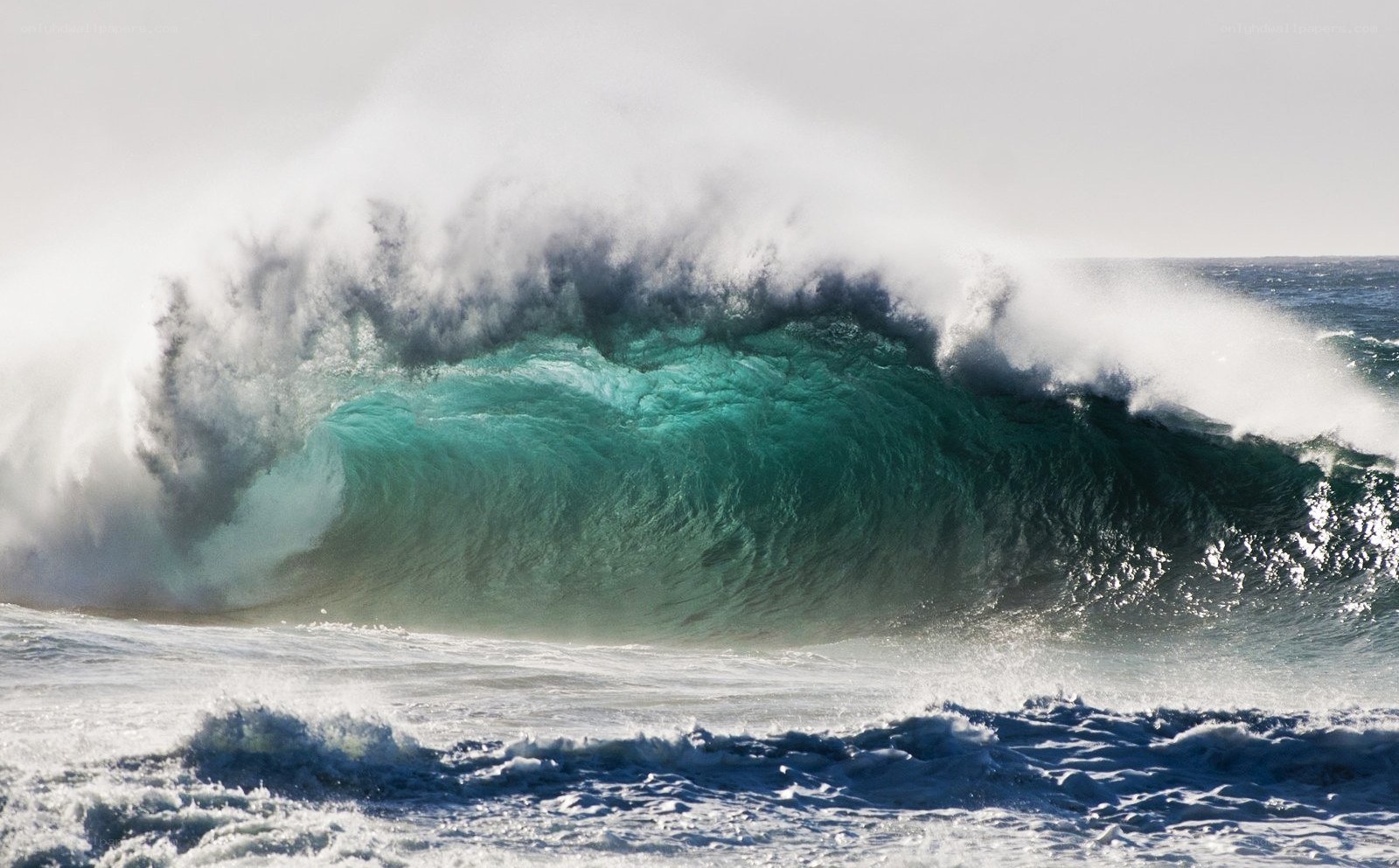 Powerful ocean wave crashing