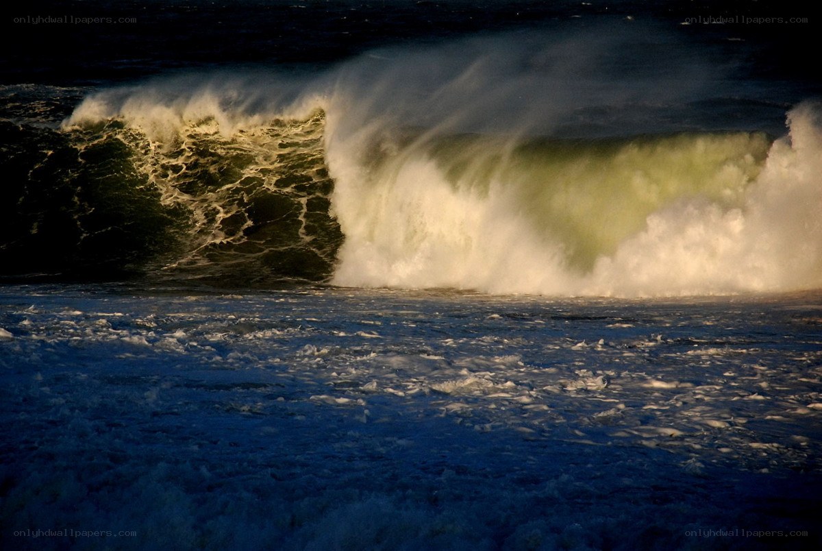 Powerful ocean wave crashing