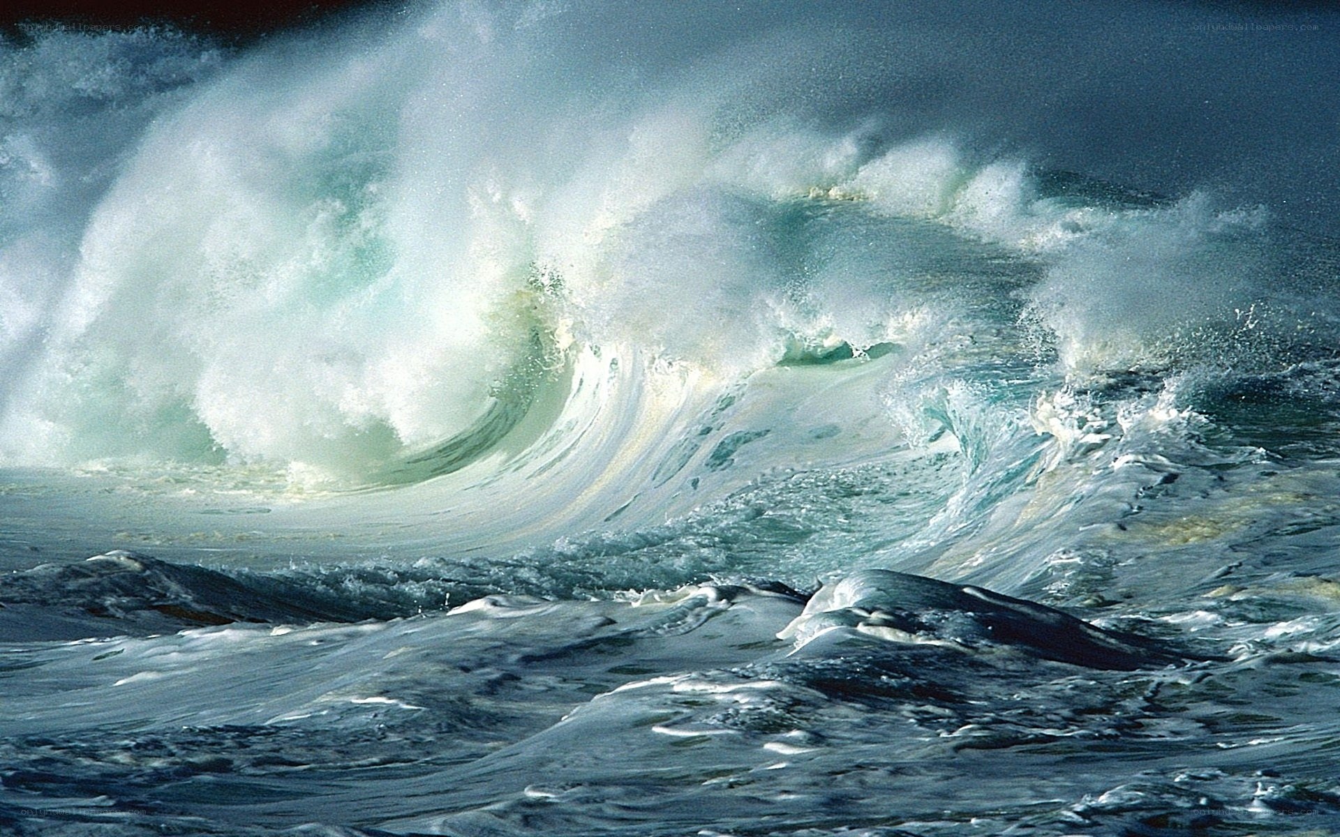Powerful ocean wave crashing