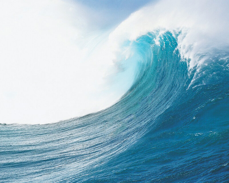 powerful ocean wave crashing