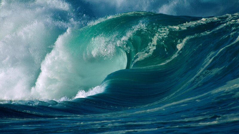 Powerful ocean wave curling