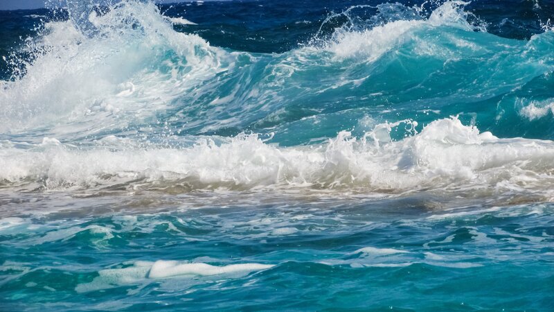 Powerful ocean waves crashing