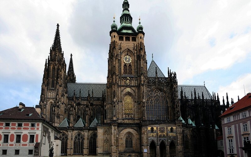 Prague Cathedral — Gray