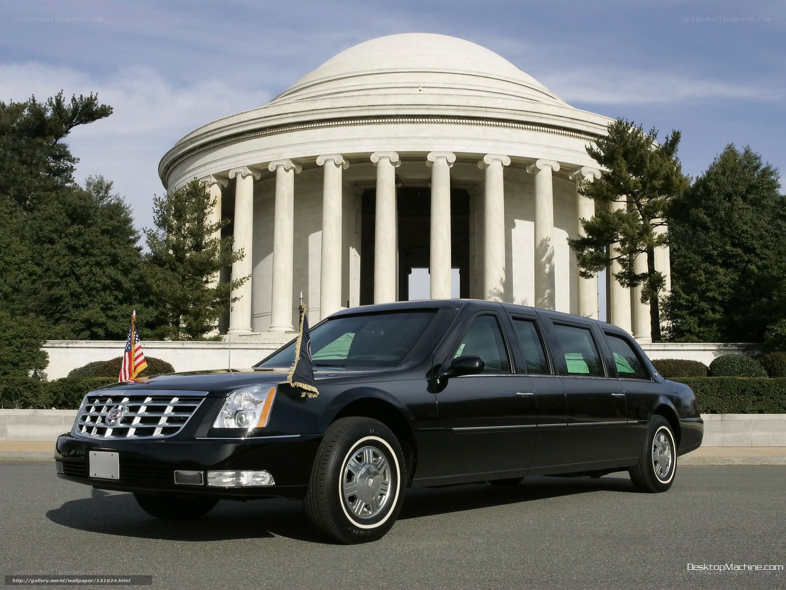 Presidential limousine at Jefferson Memorial