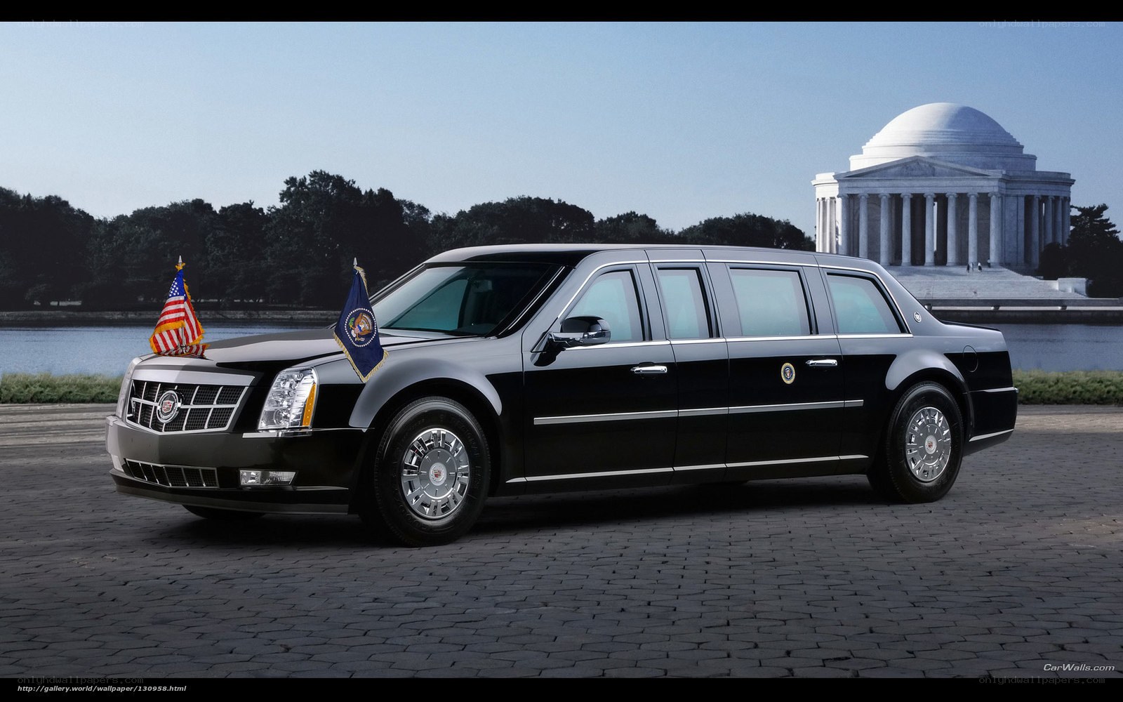 Presidential limousine at Jefferson Memorial