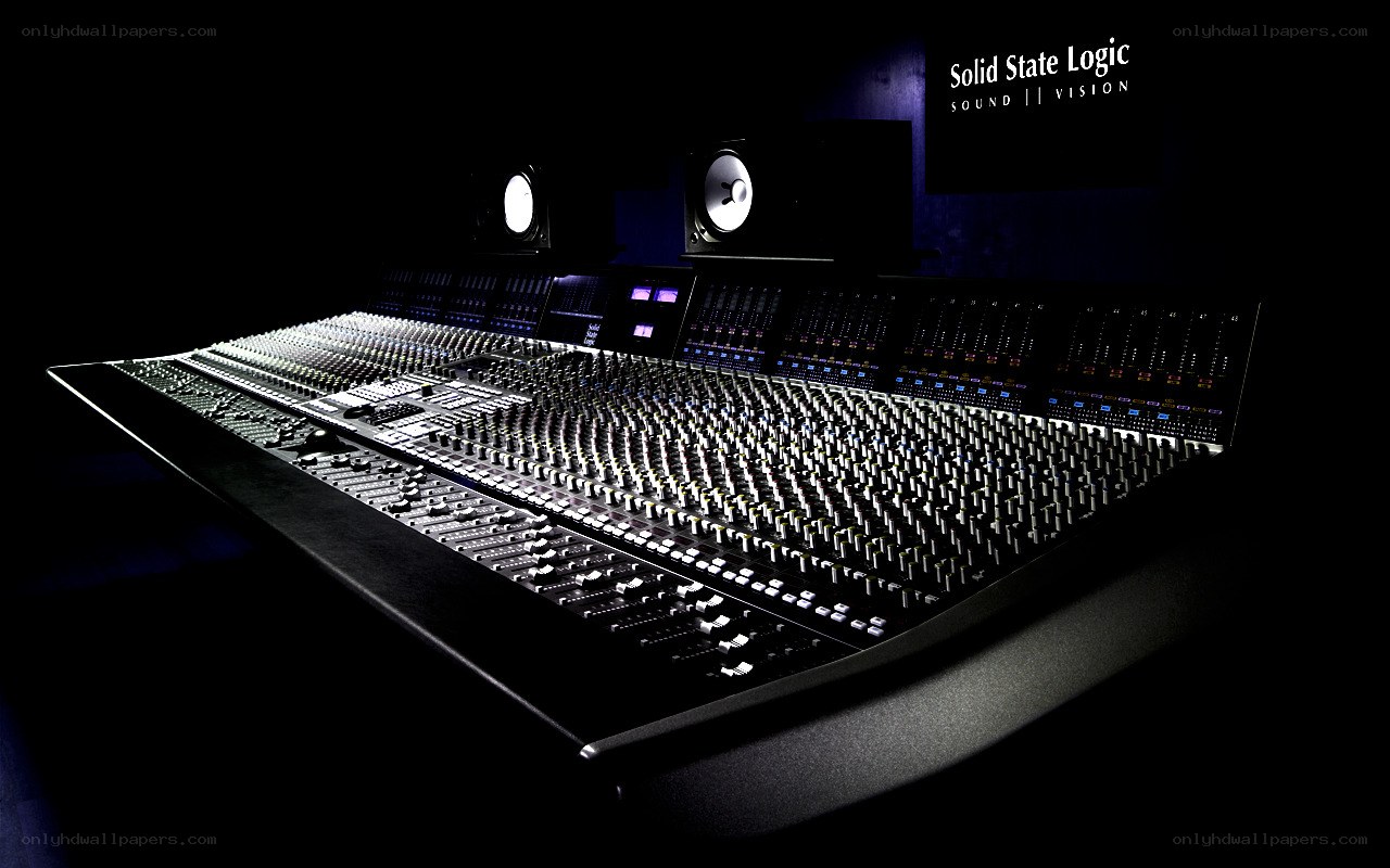 professional audio mixing console