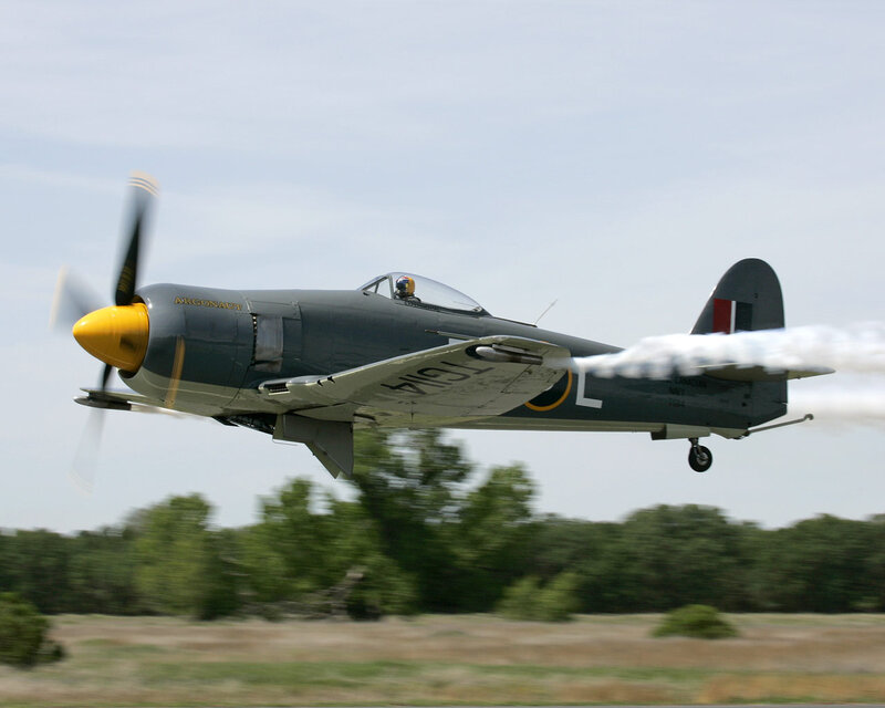Propeller Airplane in Flight — Gray, Dynamic
