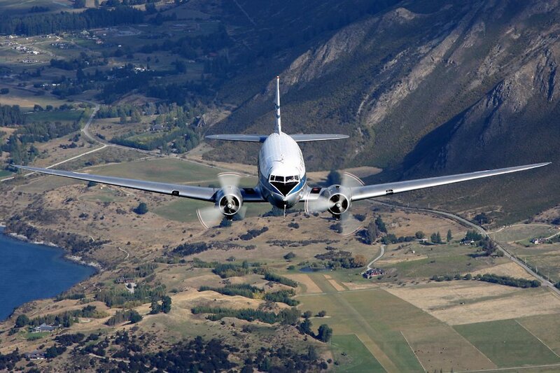 Propeller Airplane in Flight — Silver