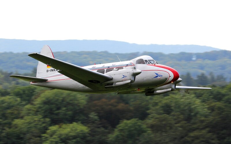 Propeller Airplane in Flight — White, Dynamic