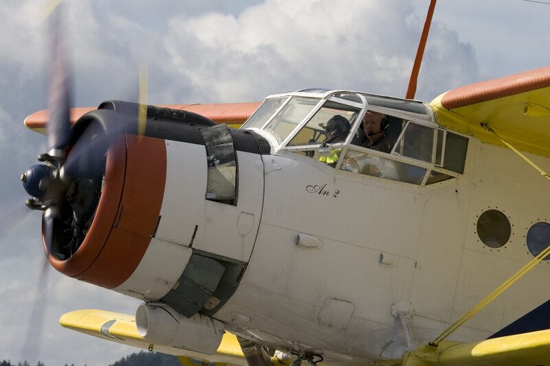 propeller plane cockpit view
