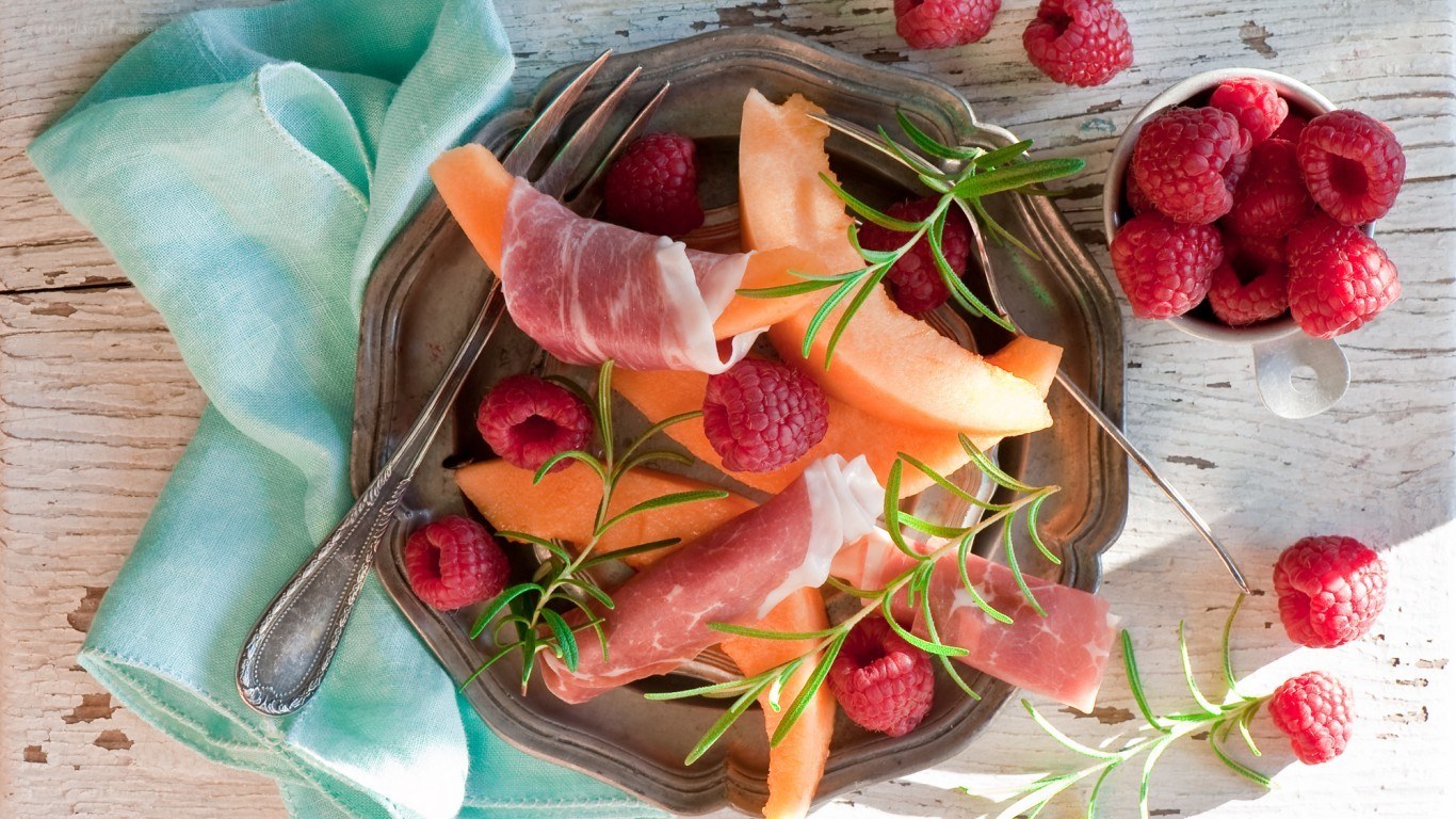 Prosciutto with melon and raspberries