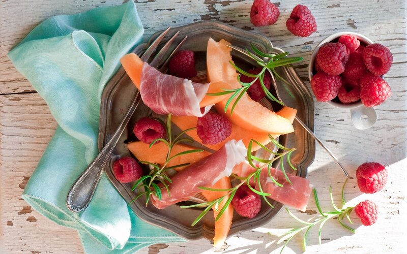 Prosciutto with melon and raspberries
