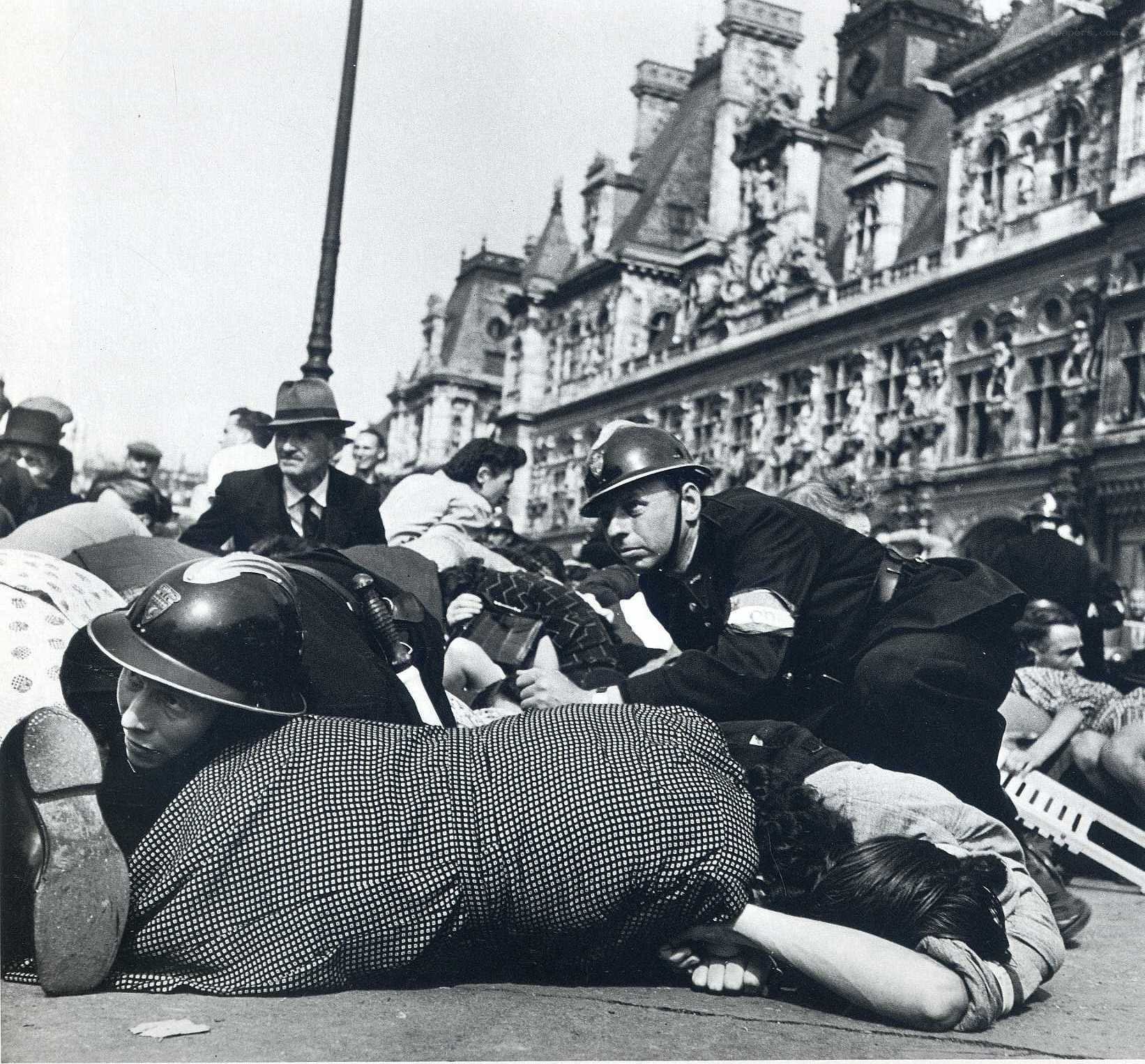 Protesters and police on the ground