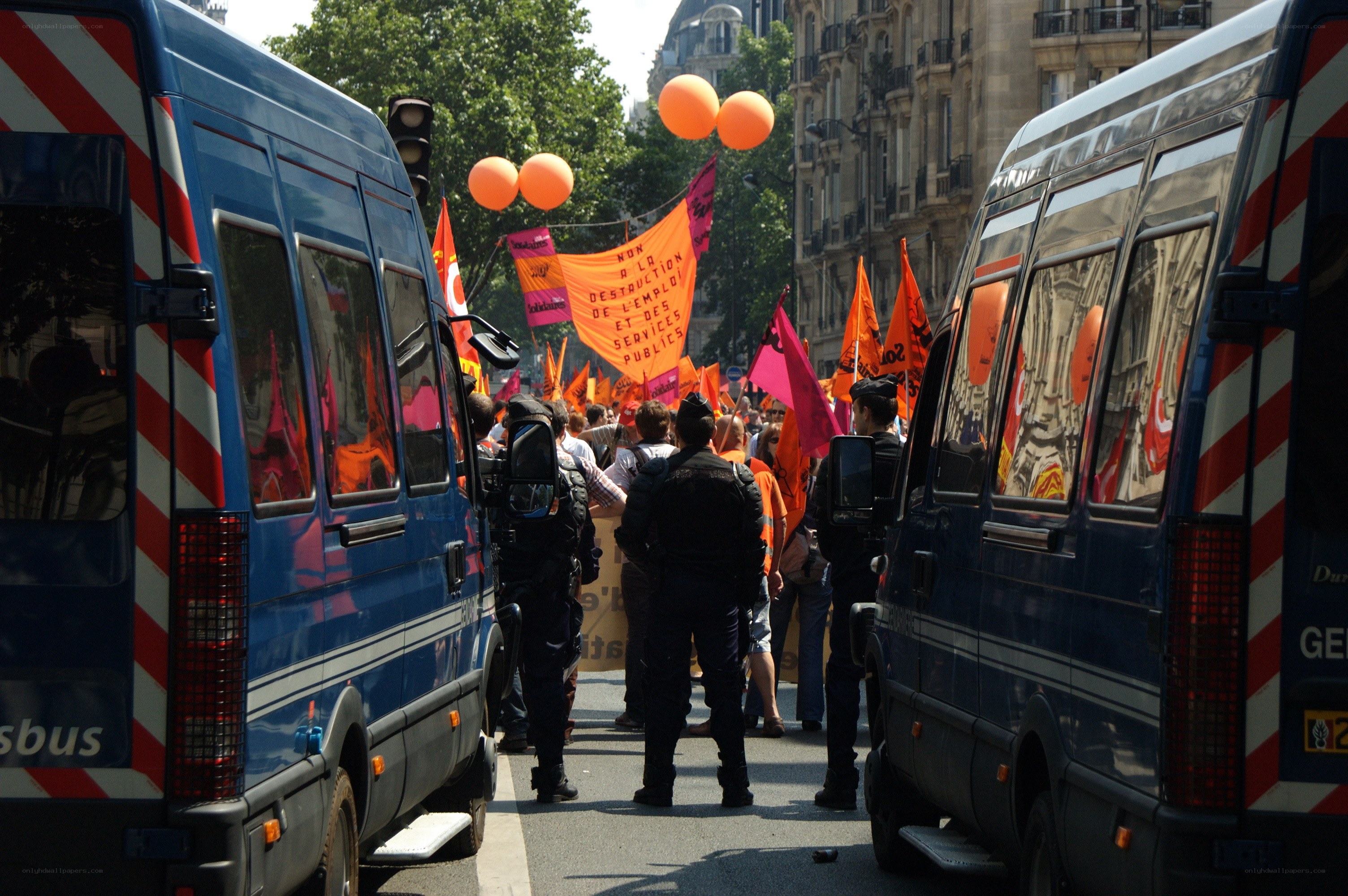 Protesters between police vans