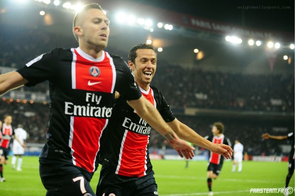PSG players celebrating a goal