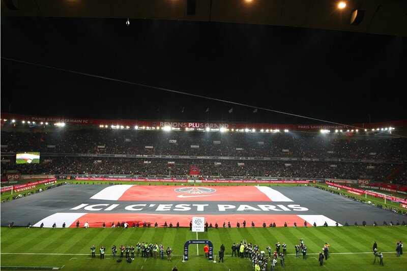 PSG stadium banner display