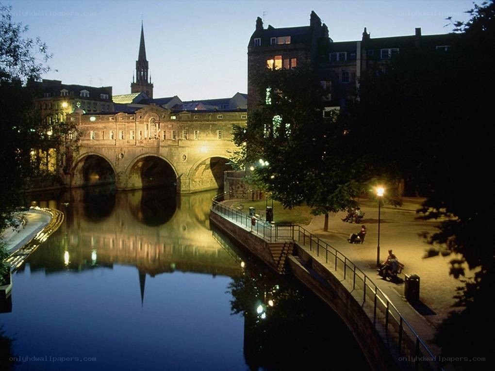 Pulteney Bridge at dusk