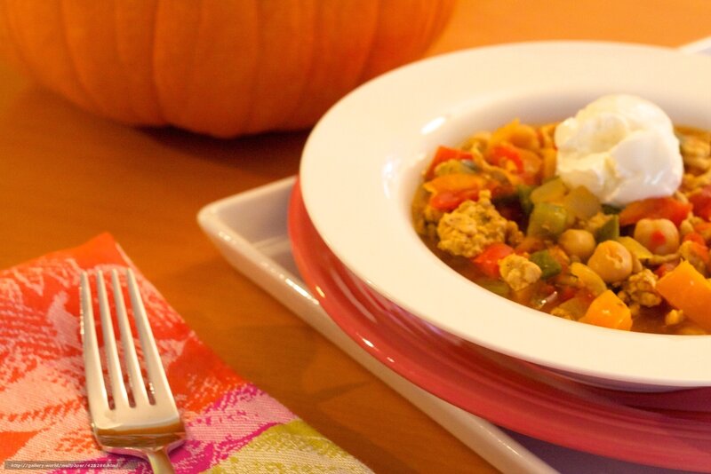 Pumpkin chili with sour cream