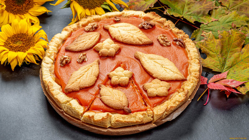 Pumpkin Pie with Leaves