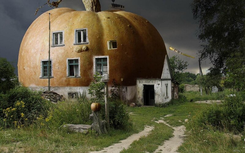 Pumpkin-shaped house in rural setting