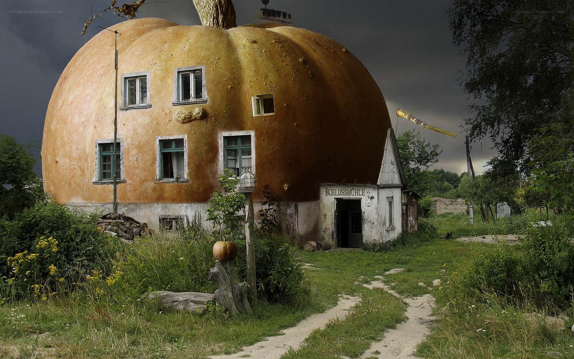 Pumpkin-shaped house in rural setting