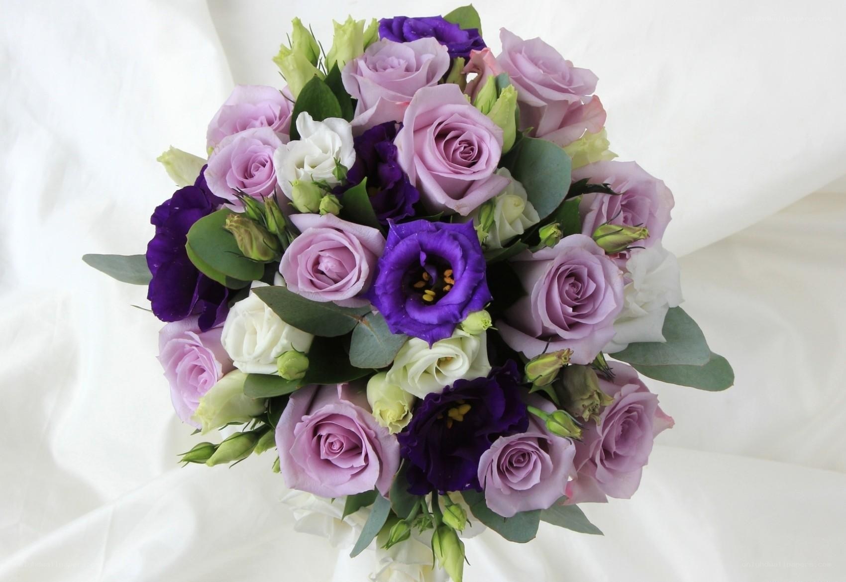 purple and white rose bouquet