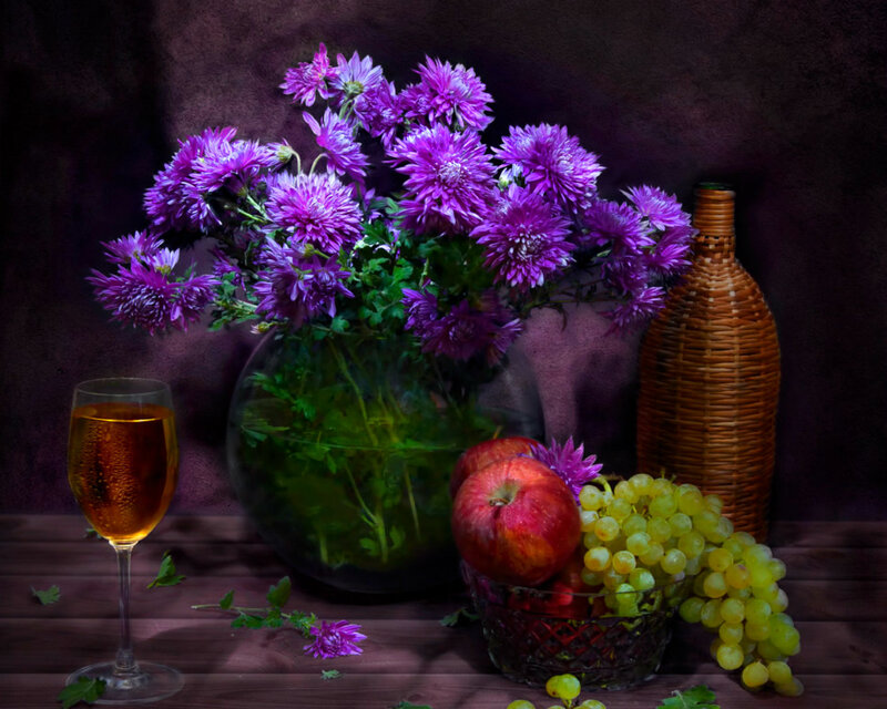 Purple Chrysanthemums in Vase — Dramatic, Photograph