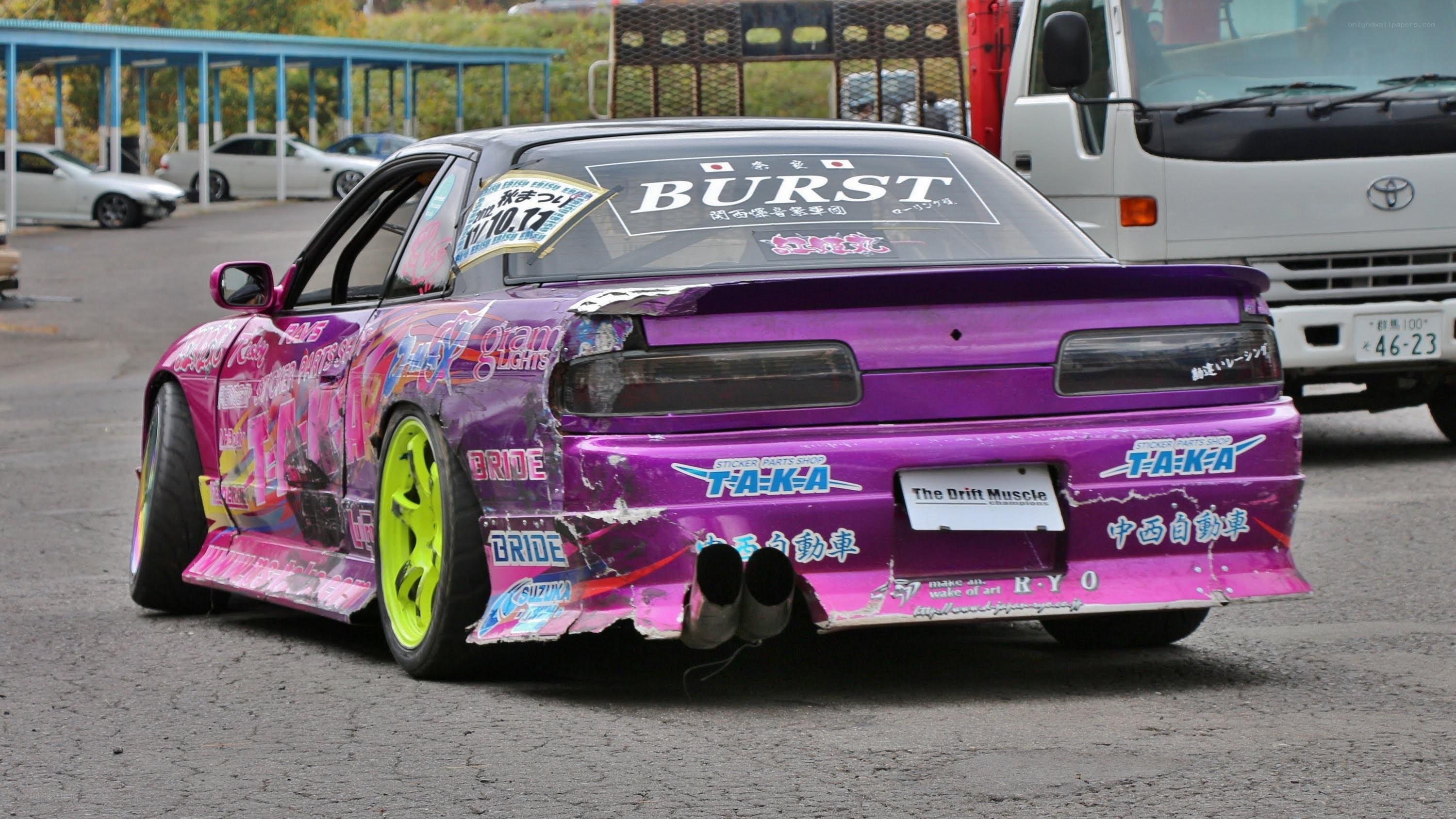 purple drift car at event