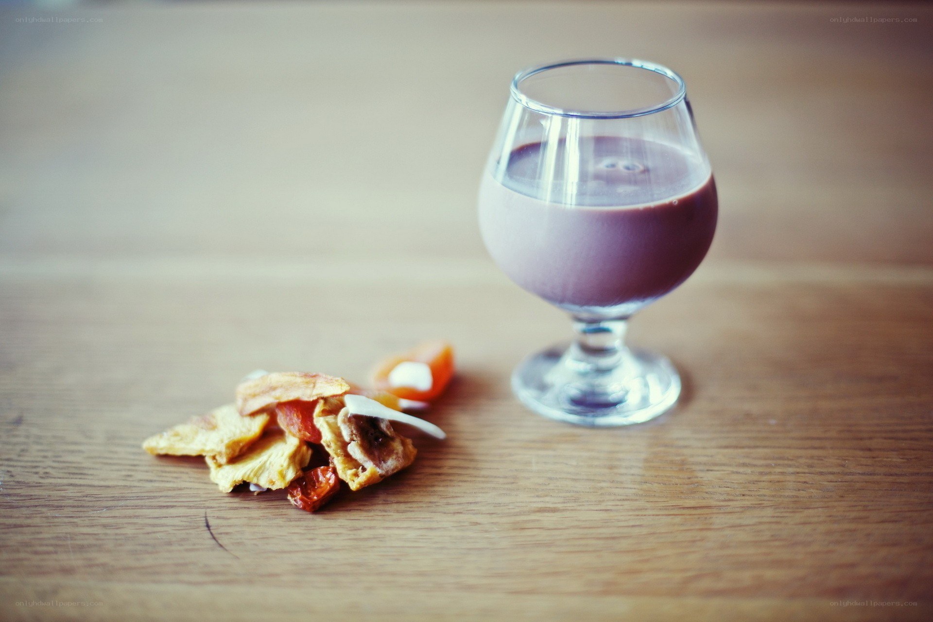 Purple drink with dried fruit