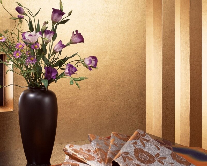 Purple Flowers in Vase — Gold, Calm