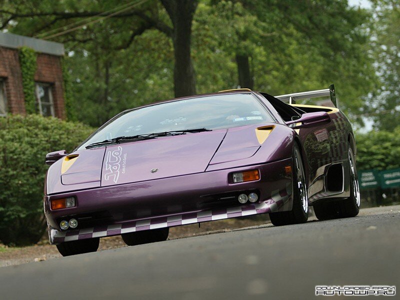 purple lamborghini sports car