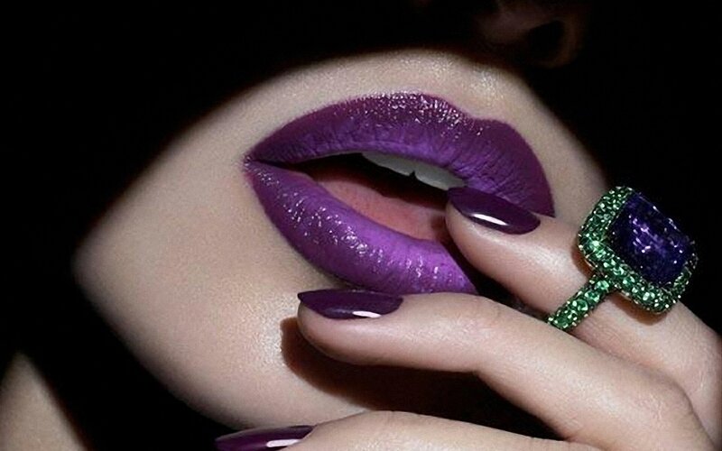 purple lips and gemstone ring