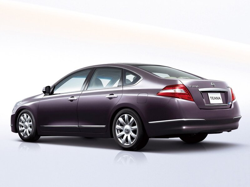 Purple Nissan Teana sedan