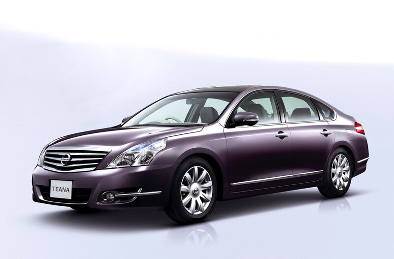 Purple Nissan Teana sedan