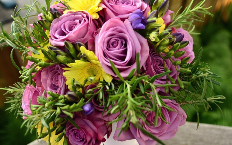 purple rose bouquet with yellow flowers
