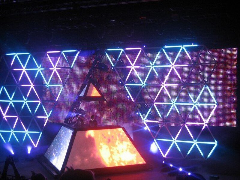 Pyramid Stage Setup