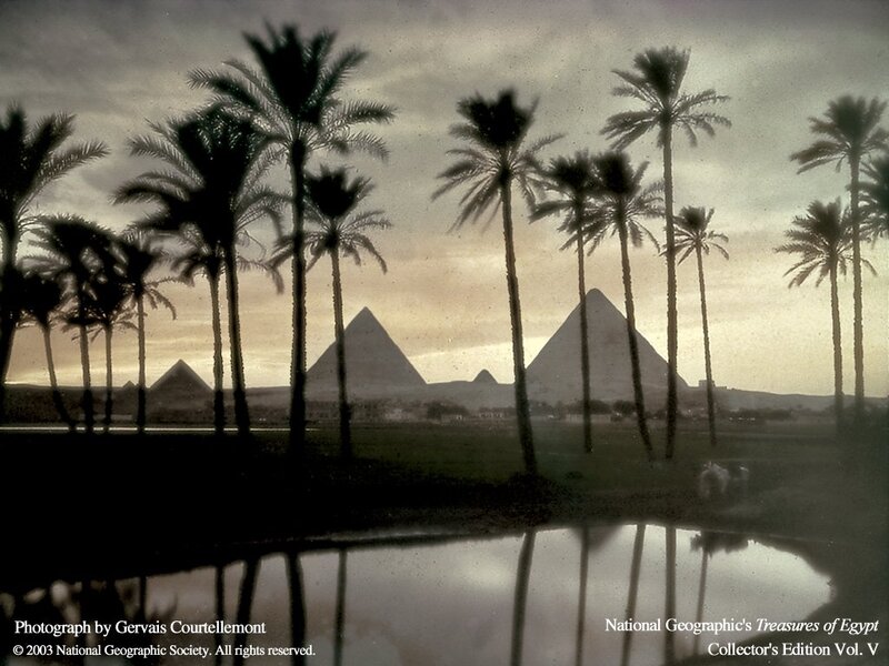 Pyramids of Giza — Gray