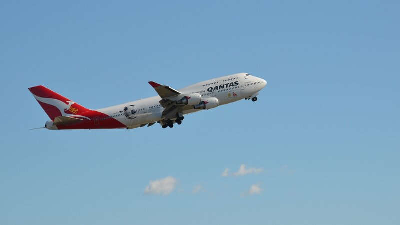 Qantas Boeing 747 — Blue