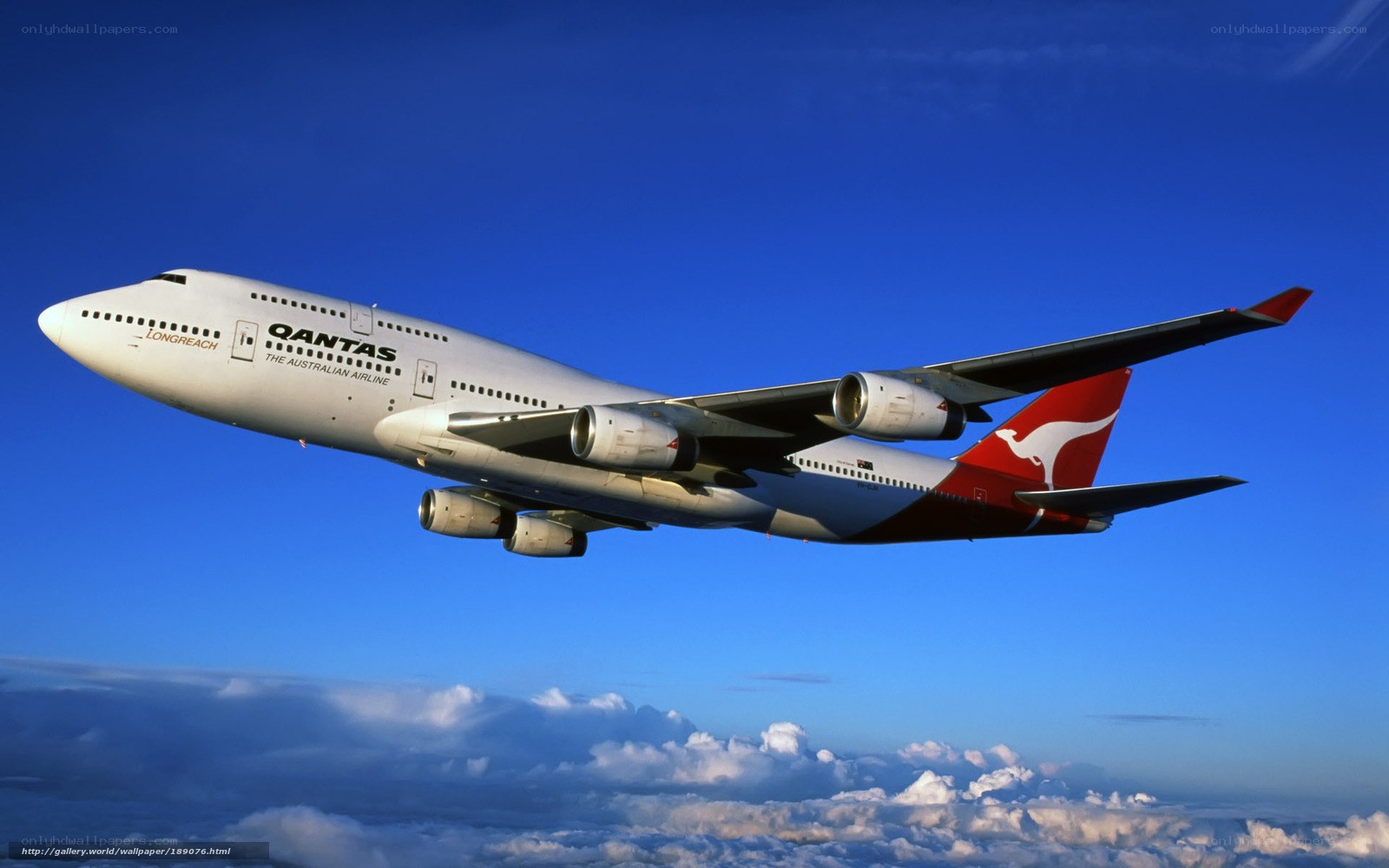 Qantas Boeing 747 in flight