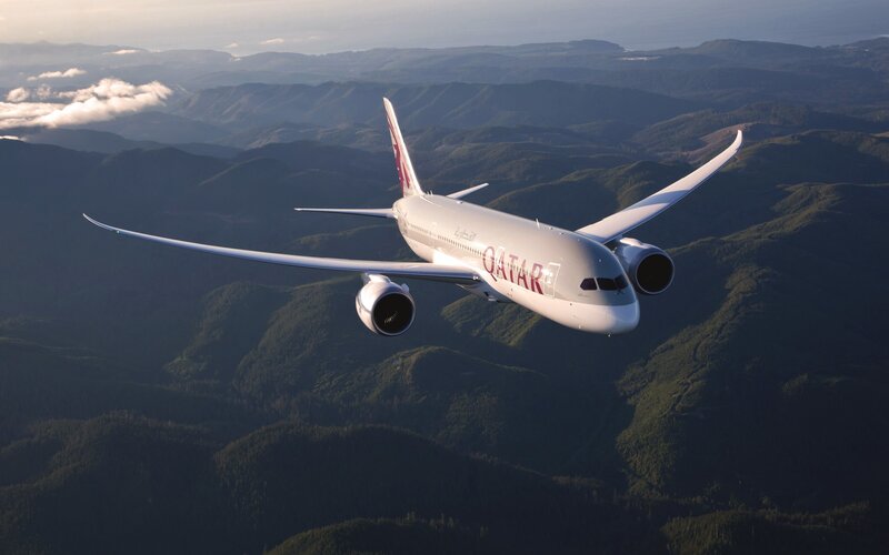 Qatar Airways Boeing 787 in flight