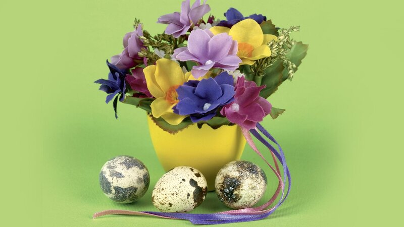Quail Eggs and Flowers — Green