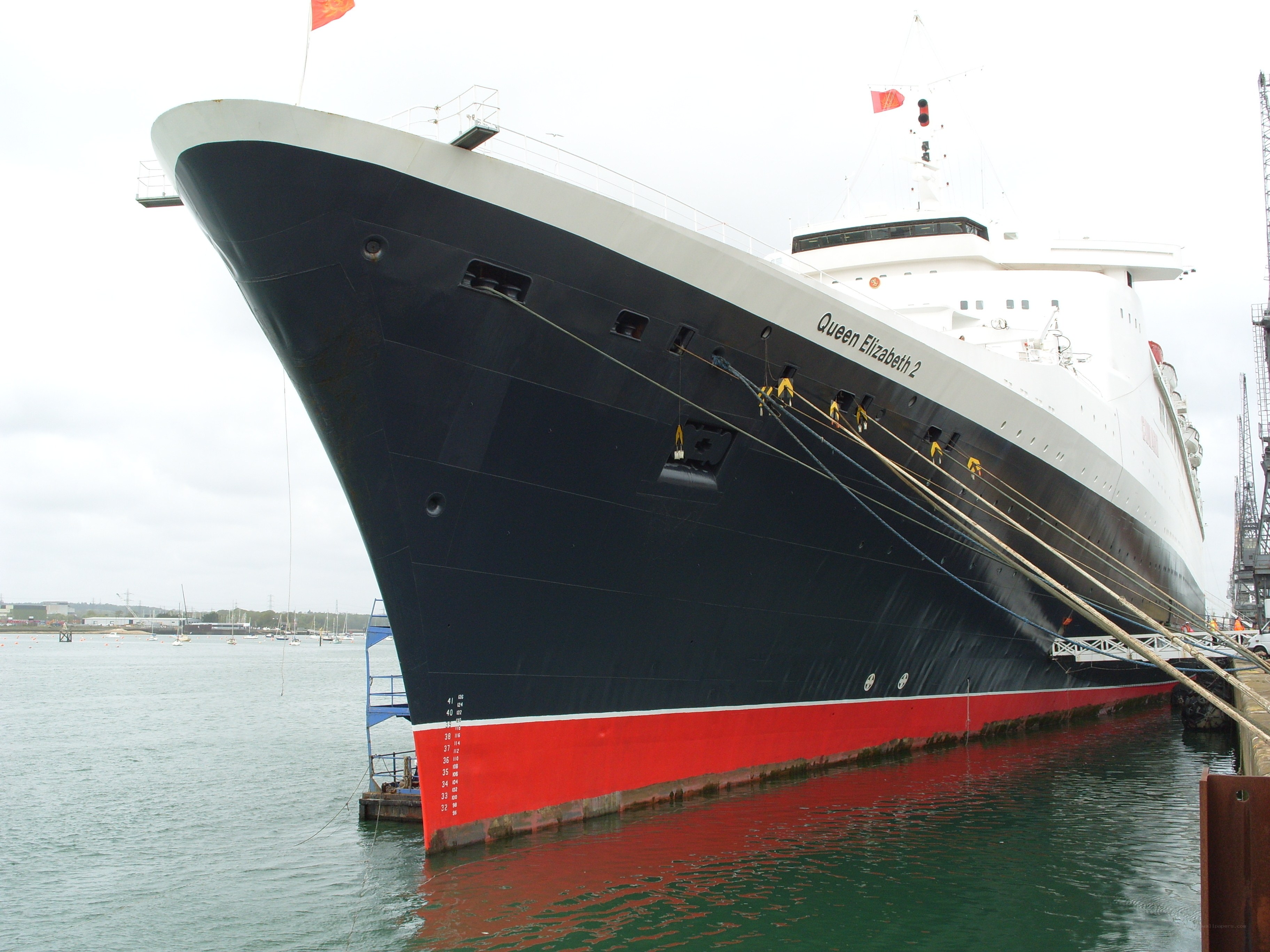 Queen Elizabeth 2 cruise ship