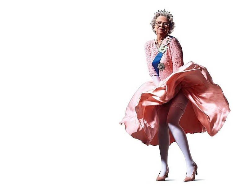 Queen in pink dress